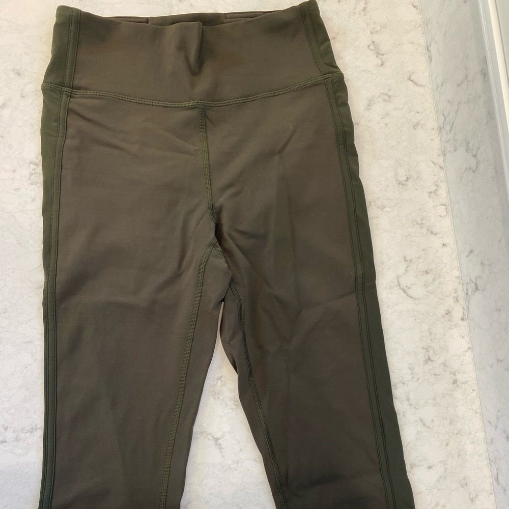 Lululemon capris size 4 hunter green